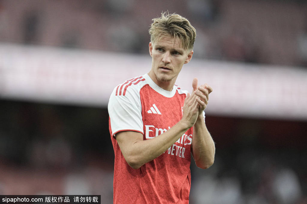 高清：厄德高诺尔高破门 阿森纳热身2-3黄潜
        
    高清：厄德高诺尔高破门 阿森纳热身2-3黄潜